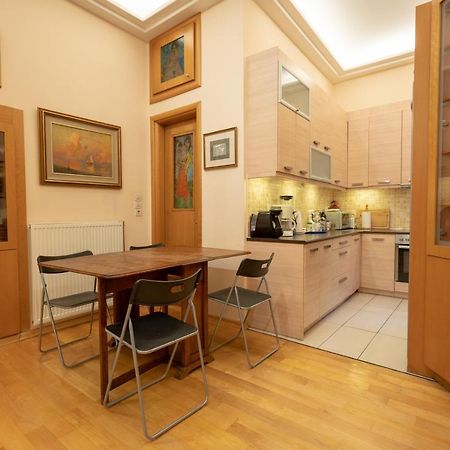 Acropolis Metro St.3 Bedrοοms 6 Persons Maisonette أثينا المظهر الخارجي الصورة